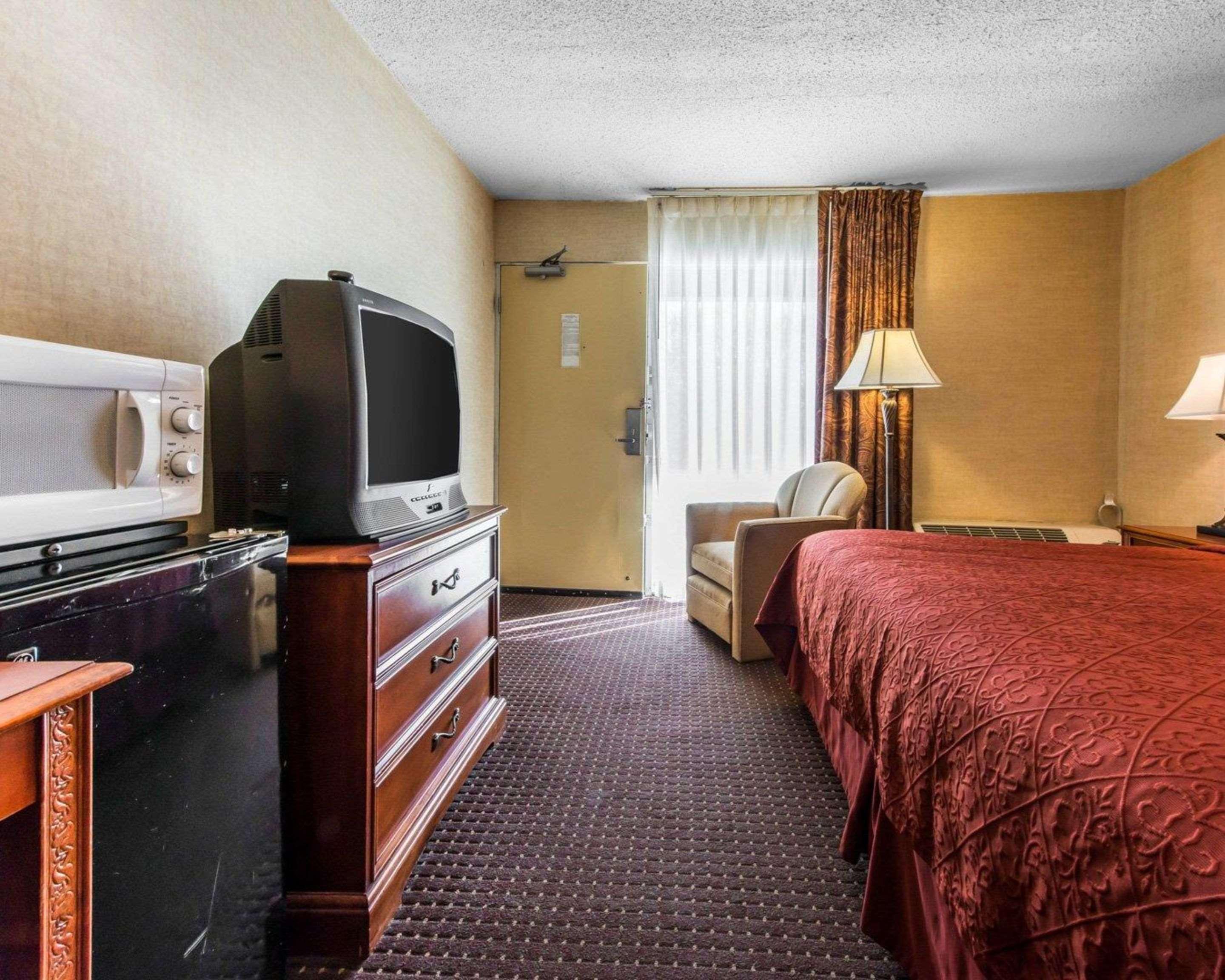 Quality Inn & Suites Conference Center Across From Casino Erie Bagian luar foto