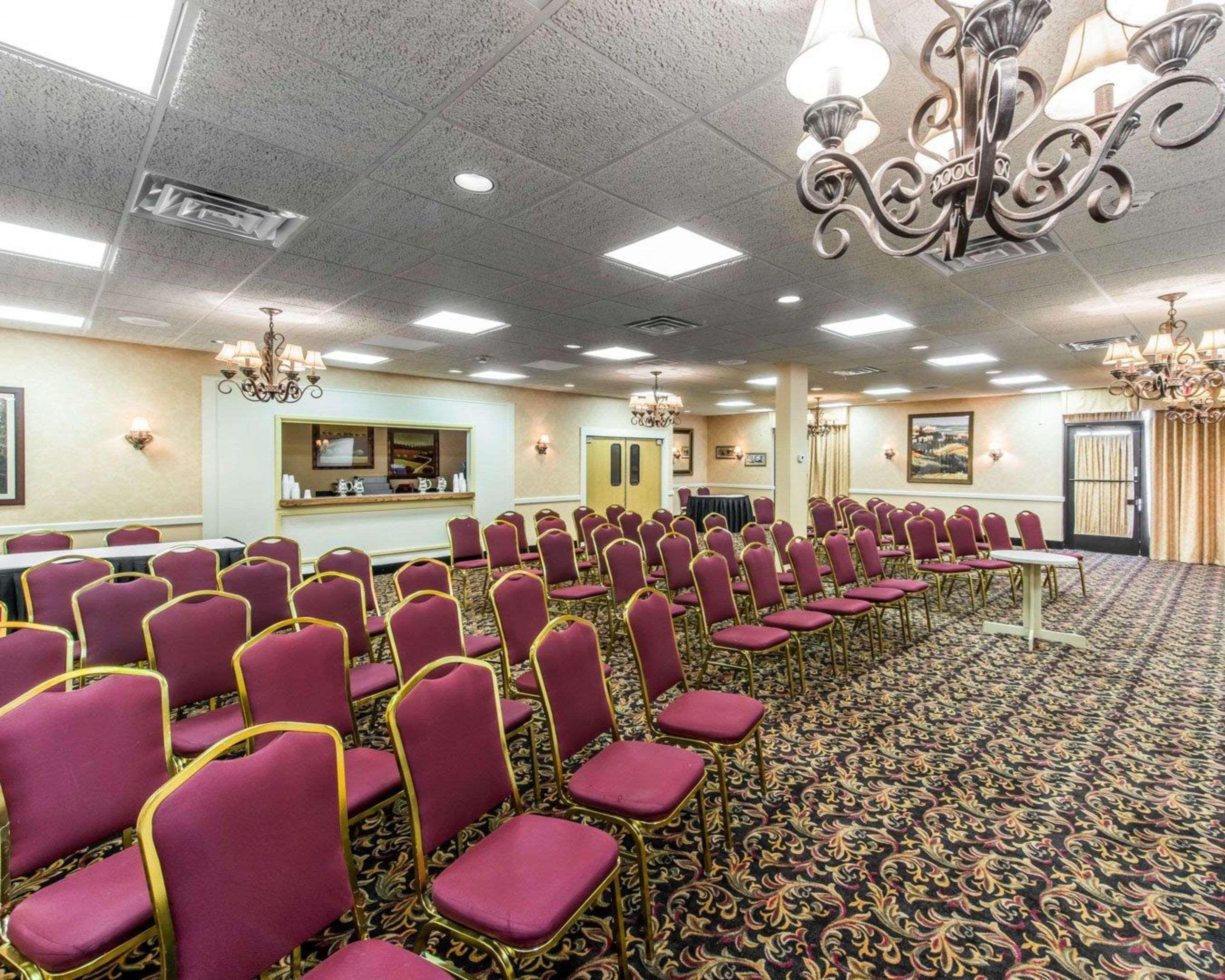Quality Inn & Suites Conference Center Across From Casino Erie Bagian luar foto
